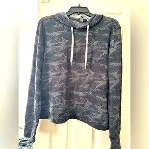 Vuori Halo Essential Hoodie, Size Medium, Black Camo, Excellent Condition